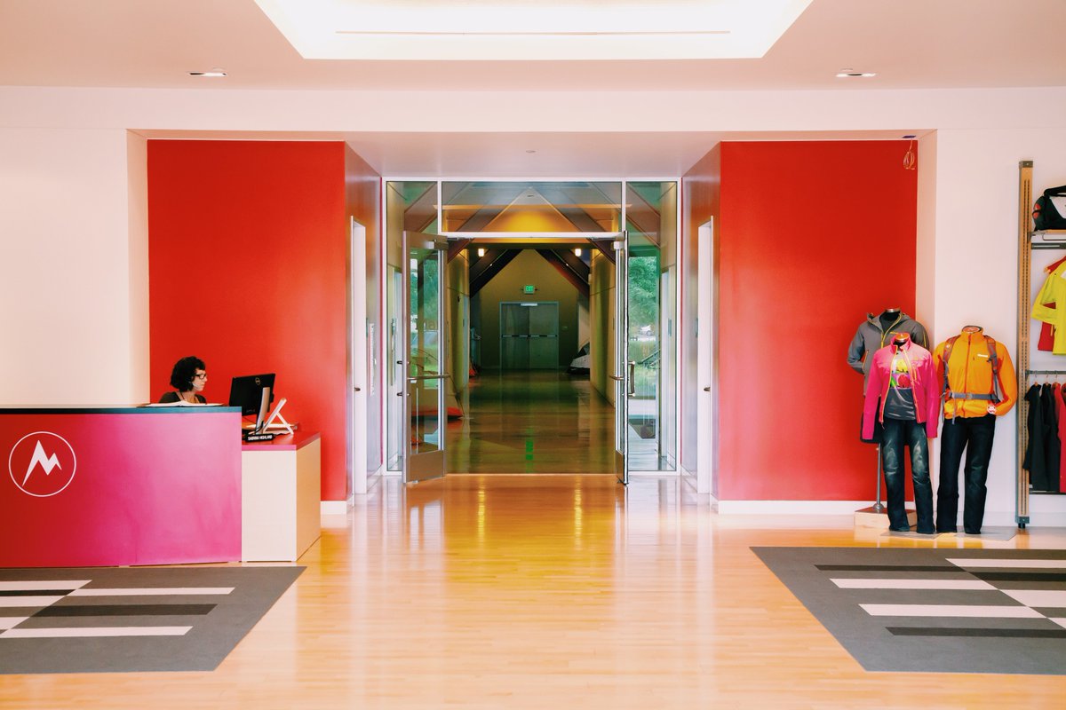 newell_brands's tweet photo. 👋 from #RohnertPark! Here’s our welcoming reception area lined with @marmot and @exofficio gear. #LifeAtNWL

#rohnert #park #california #CA #marmot #exofficio #gear #jackets #jacket #warm #style #stylish #reception #area #welcome #red #interior #design #interiordesign #office https://t.co/BghCqVlmTD