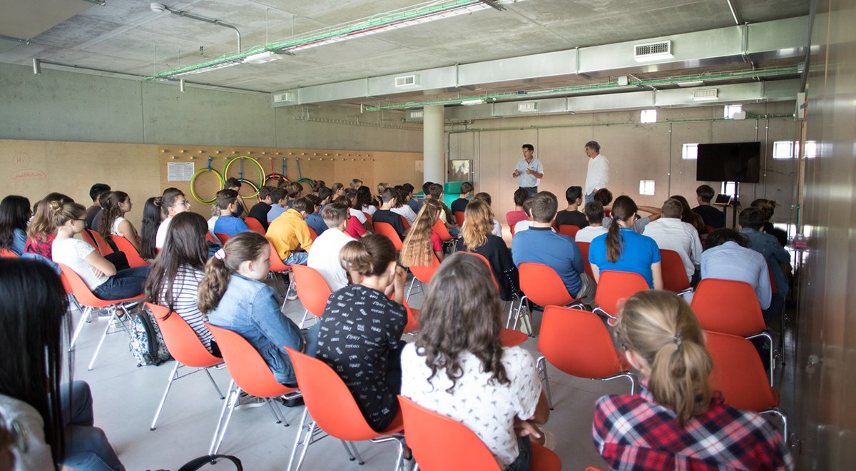 wearehis_'s tweet photo. Today we launched the #IgnitionLab: a weekly appointment in which the #students will meet entrepreneurs, artists, engineers and beautiful minds who are making a #positive impact in Italy and in the world. Today our MYP4s met @rdonadon who shared his experience as #entrepreneur. https://t.co/HrDaR99KTC