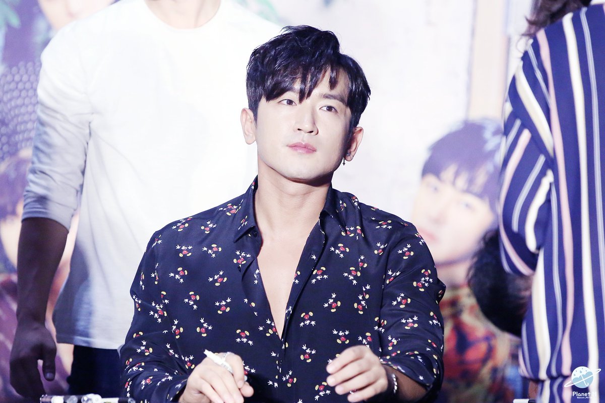 180909 동대문 팬사인회 #신화 #이민우

미키마우스가 고급진 꽃무늬로 보이는 마법...🌼