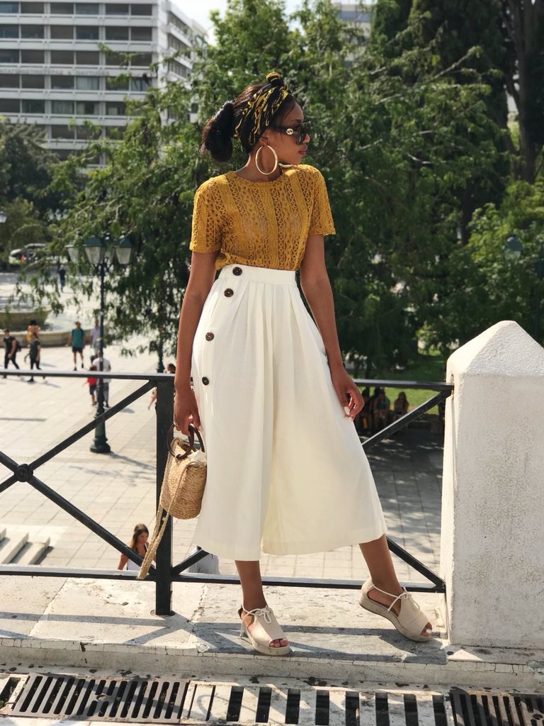 Ntebo_Mo's tweet photo. Blue Mbombo did not come here to Play nice with us. Her goal was to show us what she’s capable off when it comes to vacay style. She gave us bikini Aesthetics, she gave us big summer hat aesthetics, she gave us amazing looks. S/O to the person taking these pics 

I am led ❤️ https://t.co/wE3nalGvNs