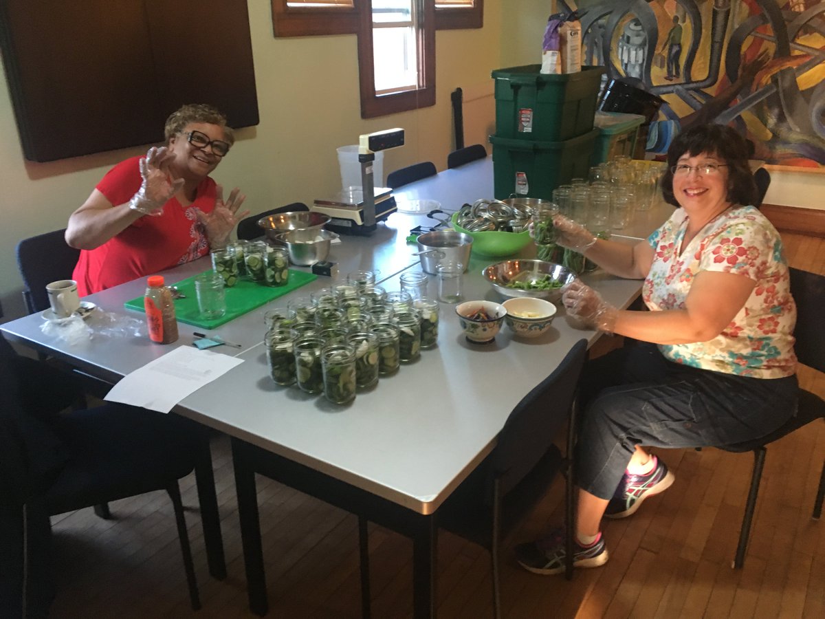 walnut_way's tweet photo. Thank you volunteers for bringing your best canning skills to Neighbor Night! If you missed this one, you can volunteer next week Tuesday at 5:30pm at Walnut Way. #walnutway #volunteermilwaukee #neighbornight #wellness #civicengagement #wellnessworkwealth https://t.co/yU65t3wfLA