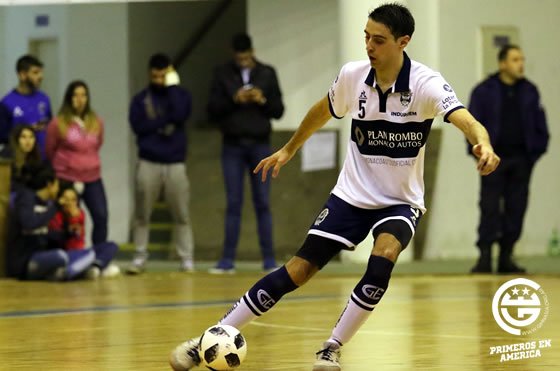 FutsalCGE's tweet photo. ⚽️ ¡Se despide nuestro goleador!

🙌 Este viernes, a las 22:00 horas, los #Guerreros recibirán a @GEVSFUTSAL y @ACafure jugará su último encuentro en @gimnasiaoficial 🐺💙 antes de partir hacia Italia. 🛫🇮🇹

¡Todos a despedirlo a UPCN! 🎉

💳 👉 Socios gratis https://t.co/UBROiaPBPJ