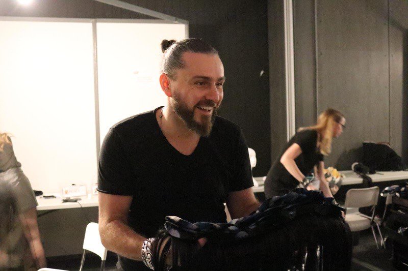 CfaAube's tweet photo. Les apprenties 2e année BP Coiffure du centre Alméa 10 et leur formatrice Mme Joëlle CAMPO, heureuses d'être invitées dans les coulisses par Raphaël PERRIER avant son show au Mondial de la coiffure - Édition 2018. #mondialdelacoiffure #apprentissage #raphaelperrier https://t.co/gGbd7af5IZ