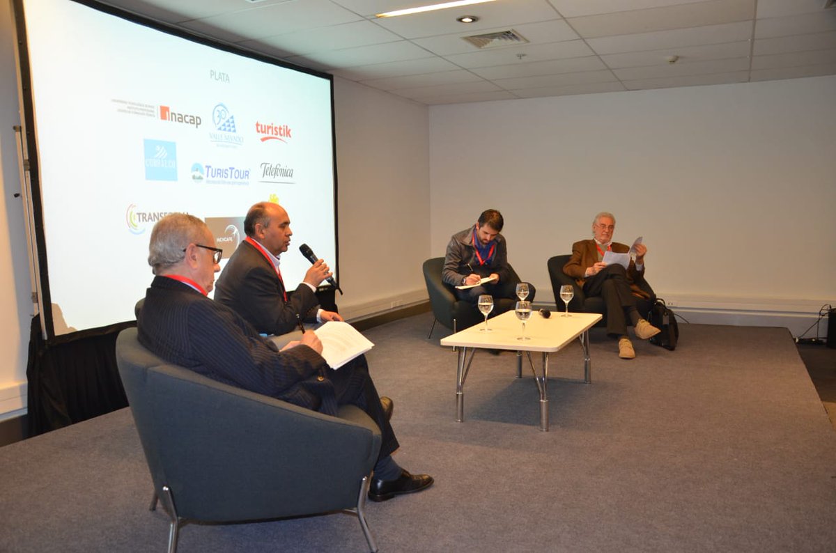 conaf_minagri's tweet photo. CONAF en seminario 'Rol del Turismo en Áreas Silvestres Protegidas', inserto en el #SummitTurismo Chile 2018: buscamos un ecoturismo que apoye la conservación de la biodiversidad, que incluya a las comunidades aledañas y que permita una buena experiencia a los turistas. https://t.co/KxJkDdVxG5