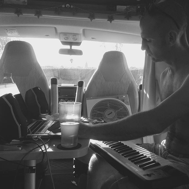 Deep in concentration... 👍👌👏🏼🎹🎼 #vanlife #musicproducer #musicnomad #digitalnomad instagram.com/p/BnoQ7twBSNB/
