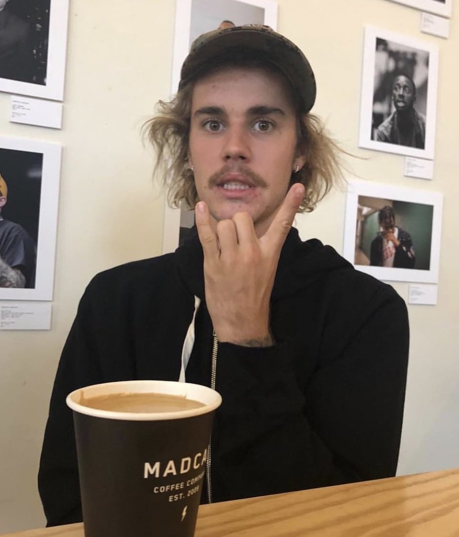 • RT for SHORT HAIR ON JUSTIN
• LIKE for LONG HAIR ON JUSTIN