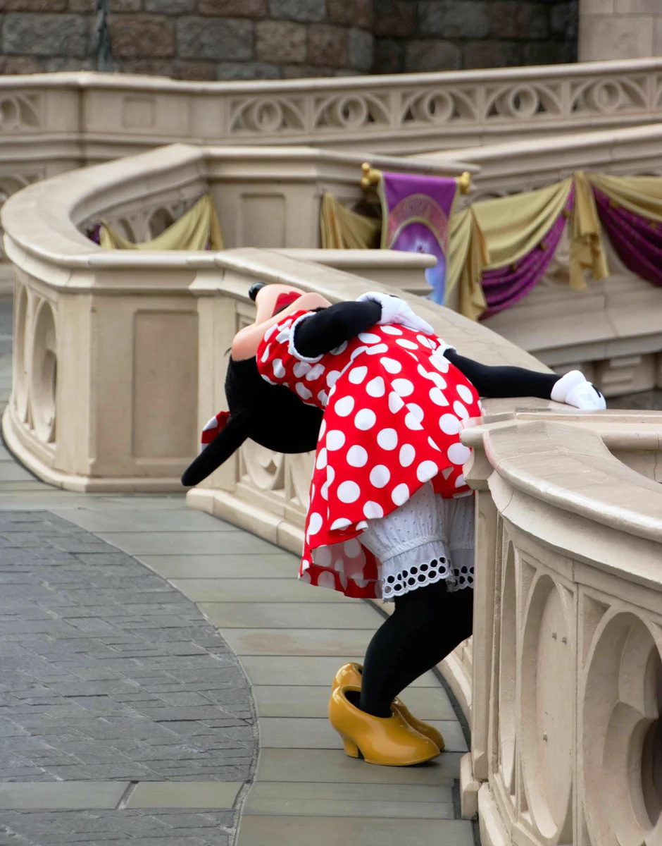 キュン死気味？ｗｗミニーちゃんの体勢が凄いことになっておりますｗｗ