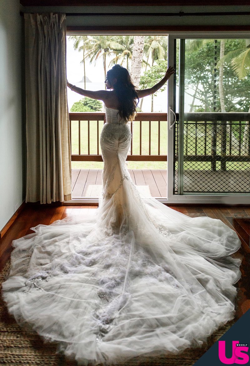 PLLonMax's tweet photo. This dress is perfect. CONGRATULATIONS, @JanelParrish. 👰🏻💍

Photo via @USWeekly. https://t.co/mQMU4E3Aic