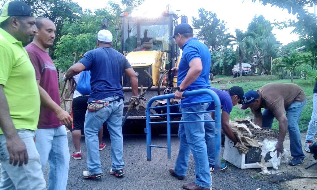 ErickArraijan13's tweet photo. 🗣️📣  Vacamonte y Puerto Caimito participa en la acción cívica más grande del mundo.  Este 15 de septiembre millones de voluntarios en más de 150 países se organizan por un planeta más limpio. #PanamáOeste #Arraiján #LaChorrera #DiaMundialdelaLimpiezaAmbiental #WorldCleanupDay https://t.co/mVocDhOlD5