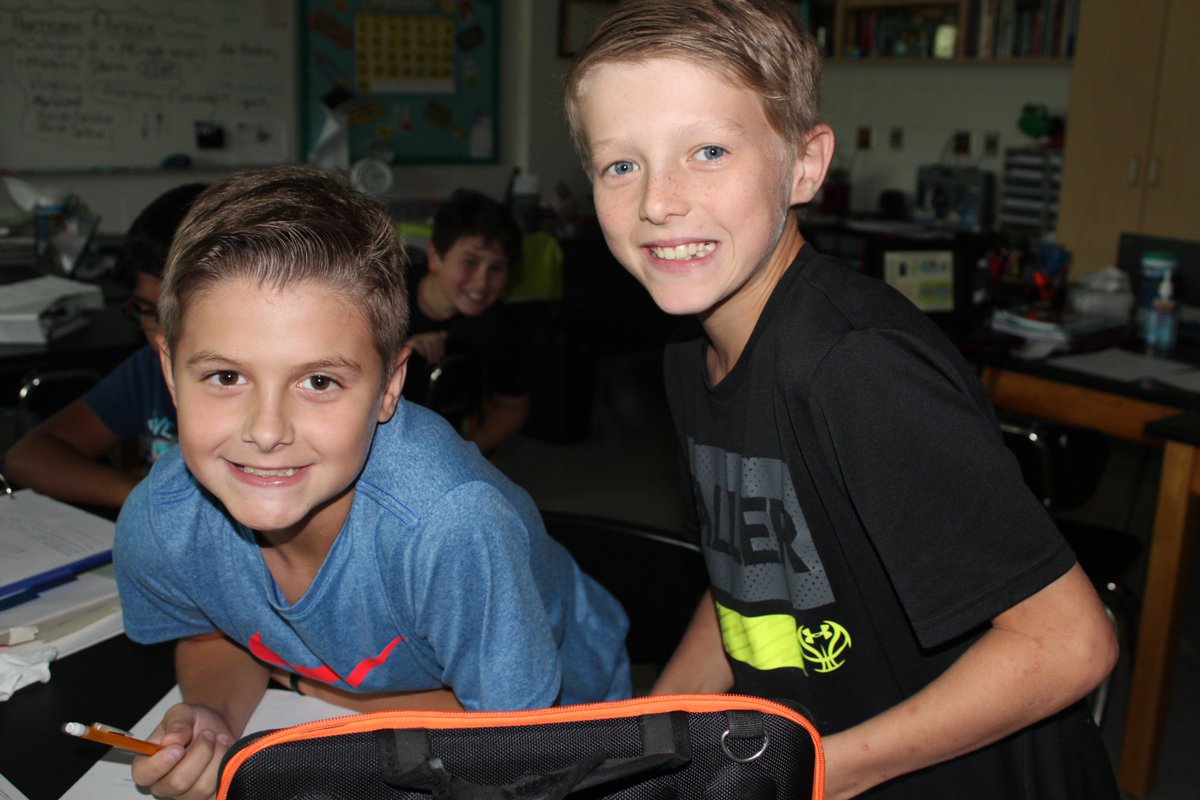 laroe8's tweet image. Team 6-3 Science students working hard on Plate Tectonics/Layers of Earth notes @RFBumpus #technologyinclassroom @StayUpWithJones #HCSSTRONG