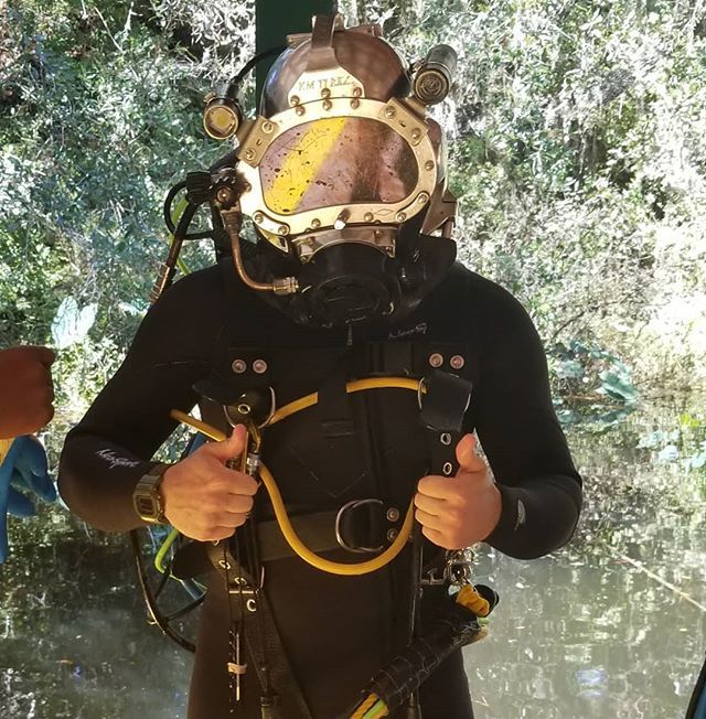 CDAtechnical's tweet photo. 90 degrees on the docks makes for hot men in suits in #Ocala! #deepwatertraining #underwaterwelder #hot #florida #cdiver #kirbymorgan #divework #underwaterwelding #deepdive #travelforwork #tradeschool #cdatech #commericaldiver #CommercialDiving #dirtyhan… https://t.co/rVVObebQa9 https://t.co/RpFXtclsGi
