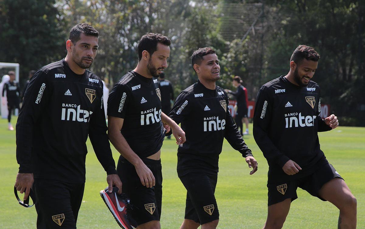 geglobo's tweet photo. "NERD" de volta: quarteto do São Paulo é esperança para clássico contra o Santos https://t.co/QDNFGh4QeY https://t.co/Pv9bLgEIXh