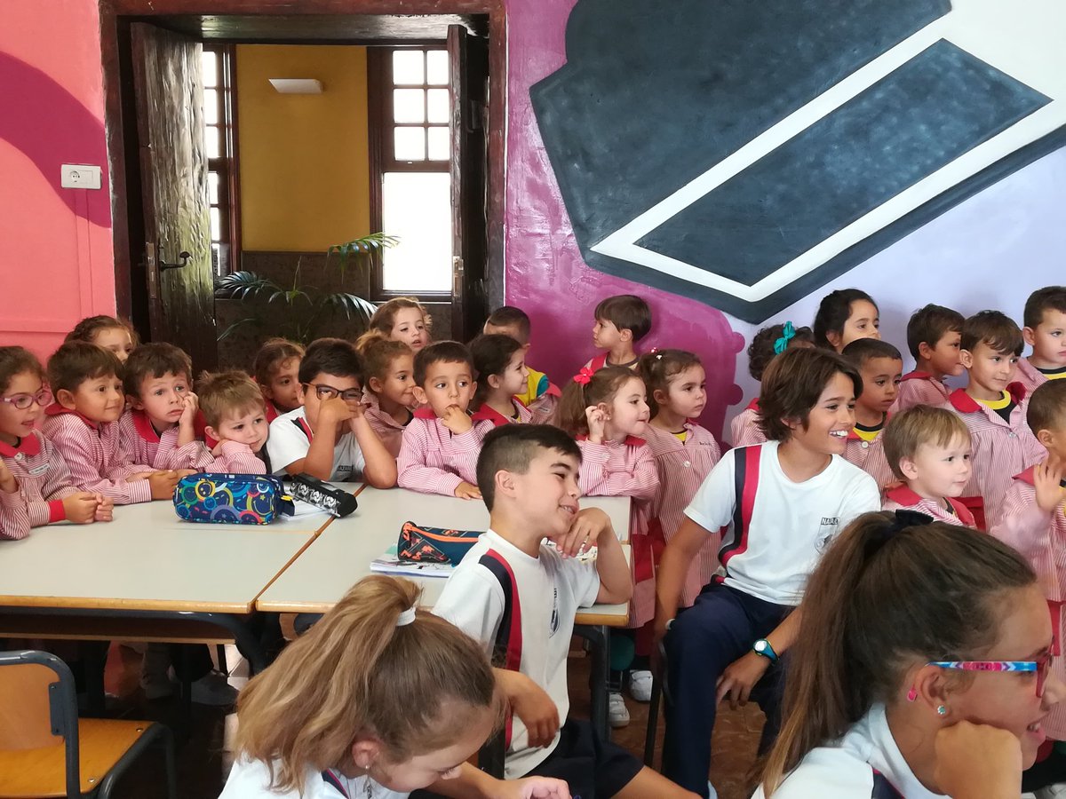 RealejosNazaret's tweet image. Hoy Infantil P4 ha visitado la #RobotecaNazaret y les hemos presentado a Taquito Junior que nos acompañará durante todo el curso para descubrir juntos todas las posibilidades de la #robótica  @coleinnovadores @tenerife2030