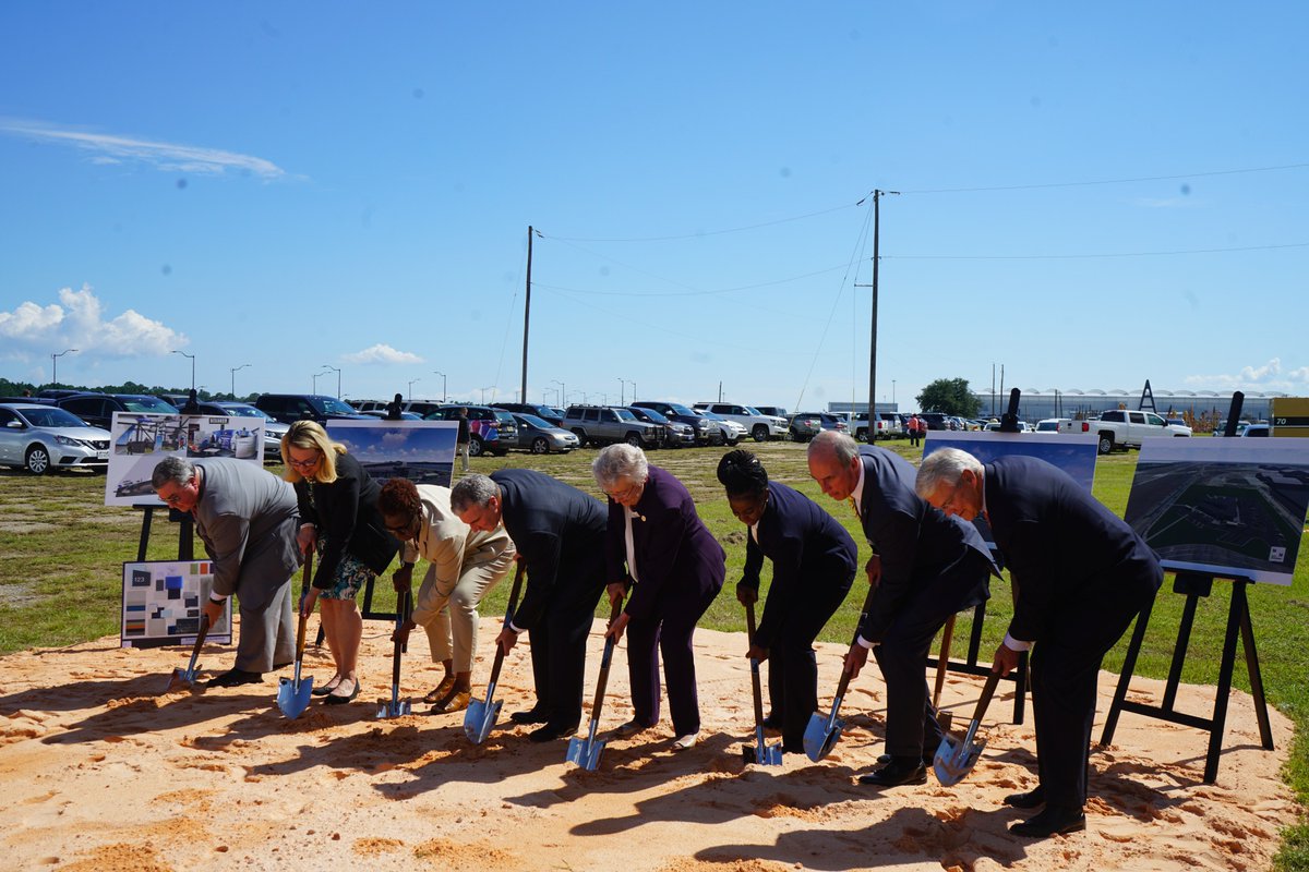 MobileAeroplex's tweet photo. Groundbreaking of #flightworksalabama at @MobileAeroplex See full album: https://t.co/5wR1SbHFtT https://t.co/aooPOicZUJ