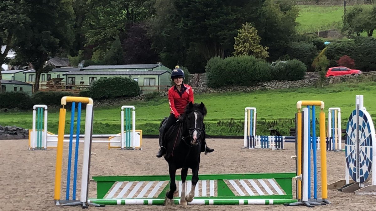 Sed_Equestrian's tweet photo. Abigail enjoying a lesson with the International Show Jumping star Simon Buckley #PrepSchoolActivities https://t.co/vMs1mGxBfs