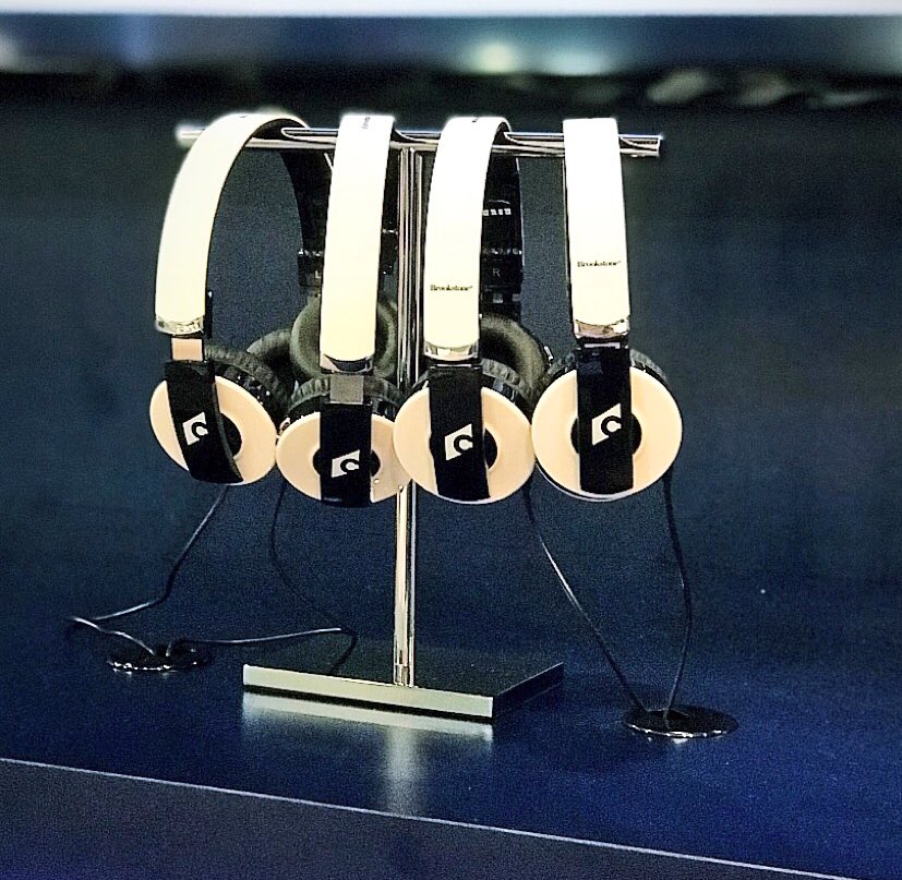 CornerstoneInc's tweet photo. Want to score some custom #CornerstoneOnDemand headphones?! Tell us what motivates you to learn at work and these could be yours! #CSODatHRTech #Hrtechconf #onlinelearningweek https://t.co/imJGbf57r4