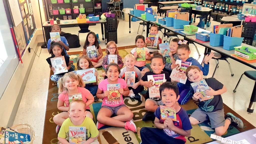 CoachPaskon's tweet photo. My class got their first free book courtesy of my friends and family!!! 1 new book, at least 8 more to go! #freebooksforthem #makingreadingexciting #ottcubstrong #goingbeyond #isdfirst #ISDSTRONG https://t.co/M9p4ASNkzU