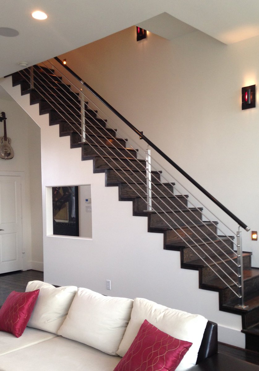 Stained wood rail, square posts, and stainless steel round bar at the Fett home

venetianstairs.com/the-fett-resid…

#interiordesign #ModernDesign #modern #railing #stairs #StairRailing #StairPorn #HomeInspo #Remodel #HoustonInteriors #Houston #HoustonHome #HoustonDesign #HomeStyle