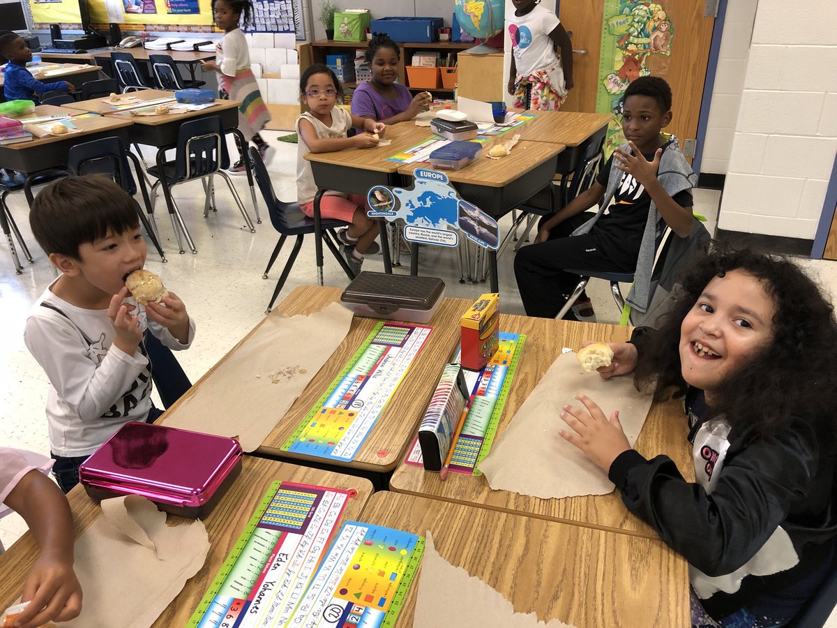 MsNewmantx's tweet photo. 2nd grade is so much FUN! We’re baking biscuits and adding honey to make real world connections to the story #TheBeeTree . Afterwards, we will follow up with writing about this small moment!! *Thanks Mrs. Mason for your support* #WeAreSimplySwantastic #WeAreOne #WeAreSWANS https://t.co/LcRiWOf6hd