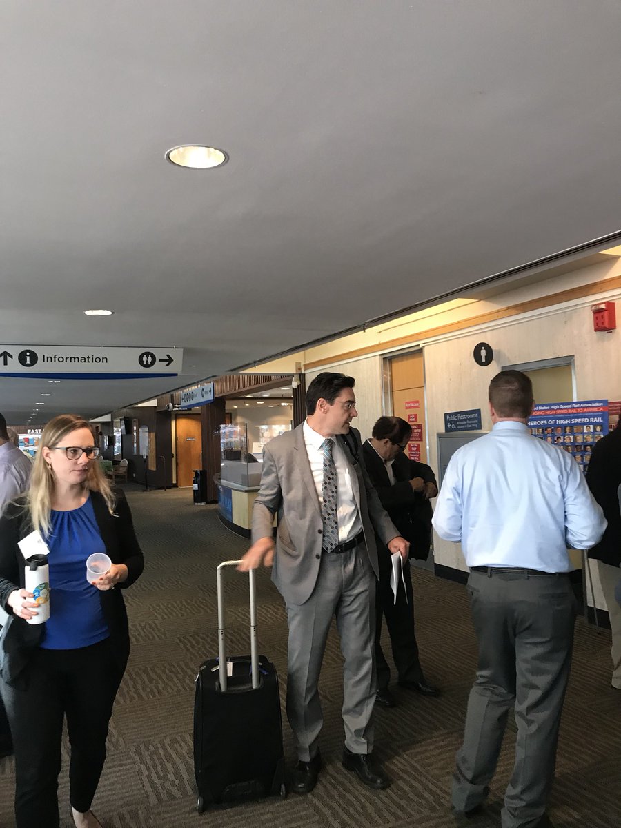 MinetaTrans's tweet image. #HSRLS day 2 begins with a networking break with the #HSRmovemakers and enthusiasts mingling and preparing for their presentations. @Siemens @USHSR @CaHSRA @alliedtelesis @Alstom @Renfe @wsp @SVLeadershipGrp