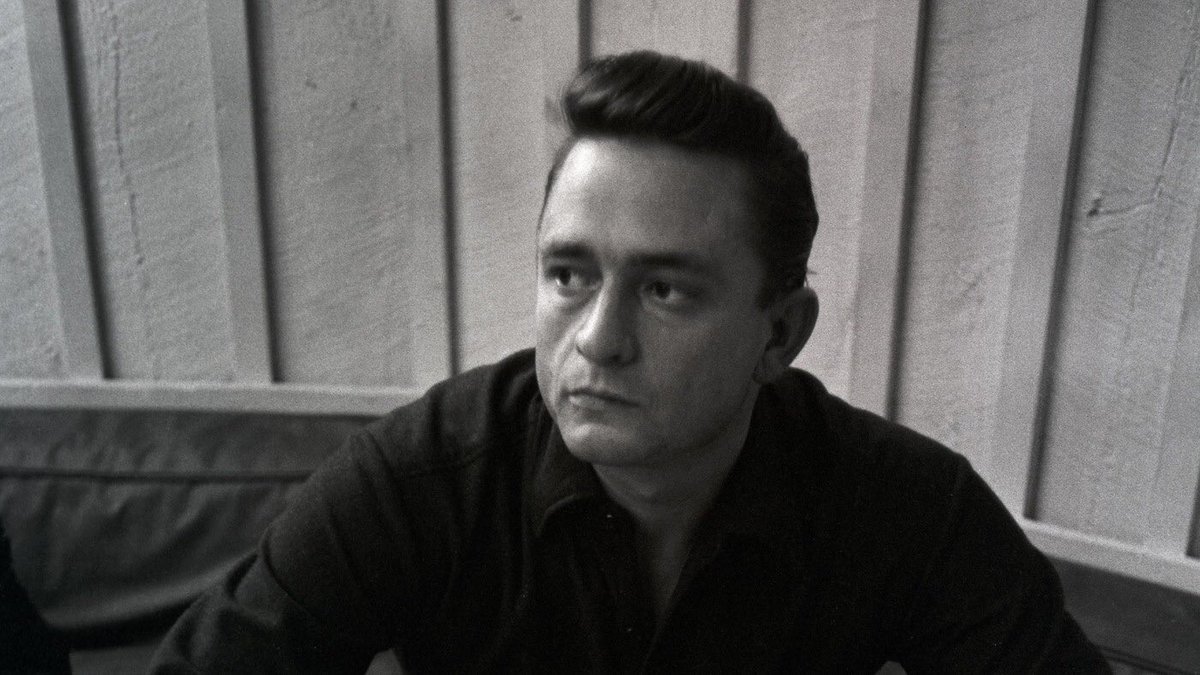 MissMargoPrice's tweet photo. I remember the day Johnny Cash died, 15 years ago today... I had just moved to Nashville &amp; went down to Broadway. (This was before it was overrun by fake bro country douchebag bars and cranes) It was beautiful to see the city come together to mourn his loss &amp; celebrate his life. https://t.co/QTSaW5pAXX