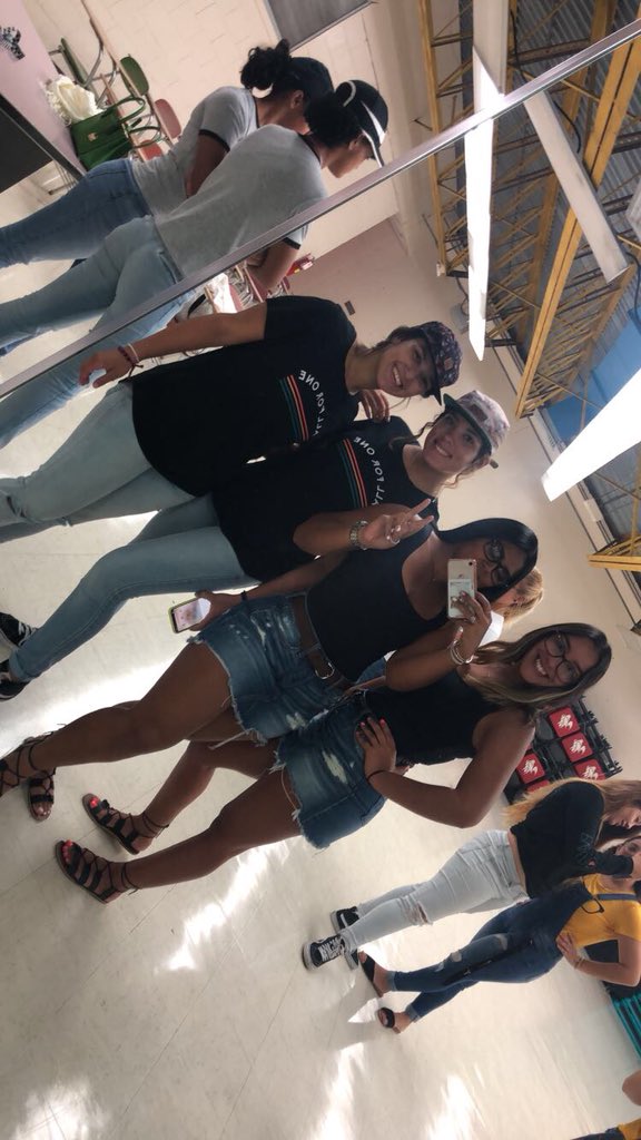 tengolimones's tweet photo. Twin day 👯‍♀️ @uprsoftball https://t.co/8yELvMtU5G