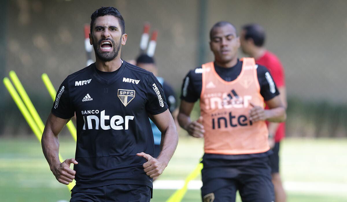 SaoPauloFC's tweet photo. Fala aí, Tréllez: “Treino é jogo!” 💪

#VamosSãoPaulo 🇾🇪 https://t.co/CPcc3vVncO