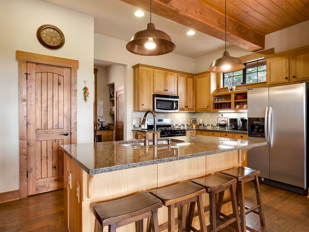 CottageHollow's tweet photo. Our #Cottage is one of the most #privatehomes in The #Hollows. It has received over #45Fivestar reviews and is very unique for the #Hollows!
You can rent the #Cottage with #3bedrooms and 3½ bathrooms  https://t.co/6V94ZwRUNk https://t.co/UBpX3zpiOt