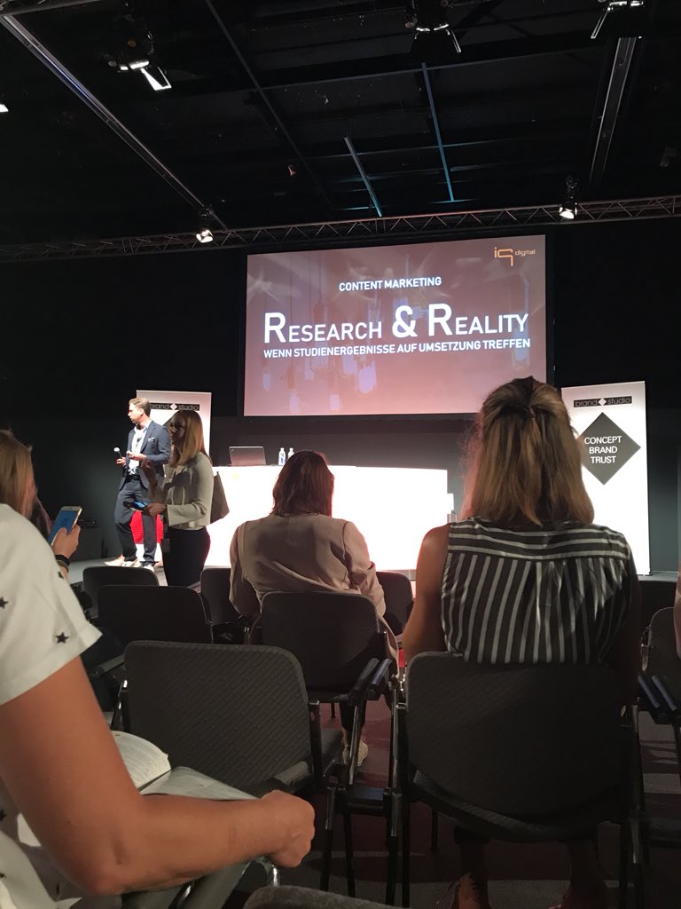 #DMEXCO 
Lauter Buzzwords und Marketing Fuzzis. Yeah. 
#contentmarketing #searchengineadvertising usw 😂