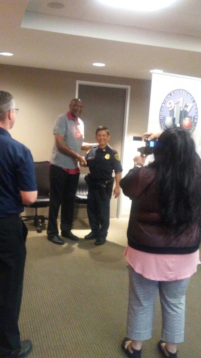 NhatthienNguyen's tweet photo. @houstonpolice thank you to the @HoustonRockets for coming out. Along with @HoustonFire @FireChiefofHFD #ChiefCutler and HPD Public Affairs Director #Woolfolk and her crew. https://t.co/SKqjuGPp26