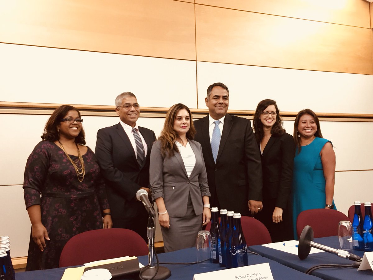 CHCI's tweet photo. Advice on navigating your workplace: “Find a mentor, find an advocate.” 

-@juanoterodc during our #CHCI2018 "Diversity, Equity, and Inclusion: An Integrated Approach" session. @comcast @NBCUniversal @Telemundo @CVSHealth @edisonintl @TXInstruments #HERETOLEAD https://t.co/dFTyjuFUSX