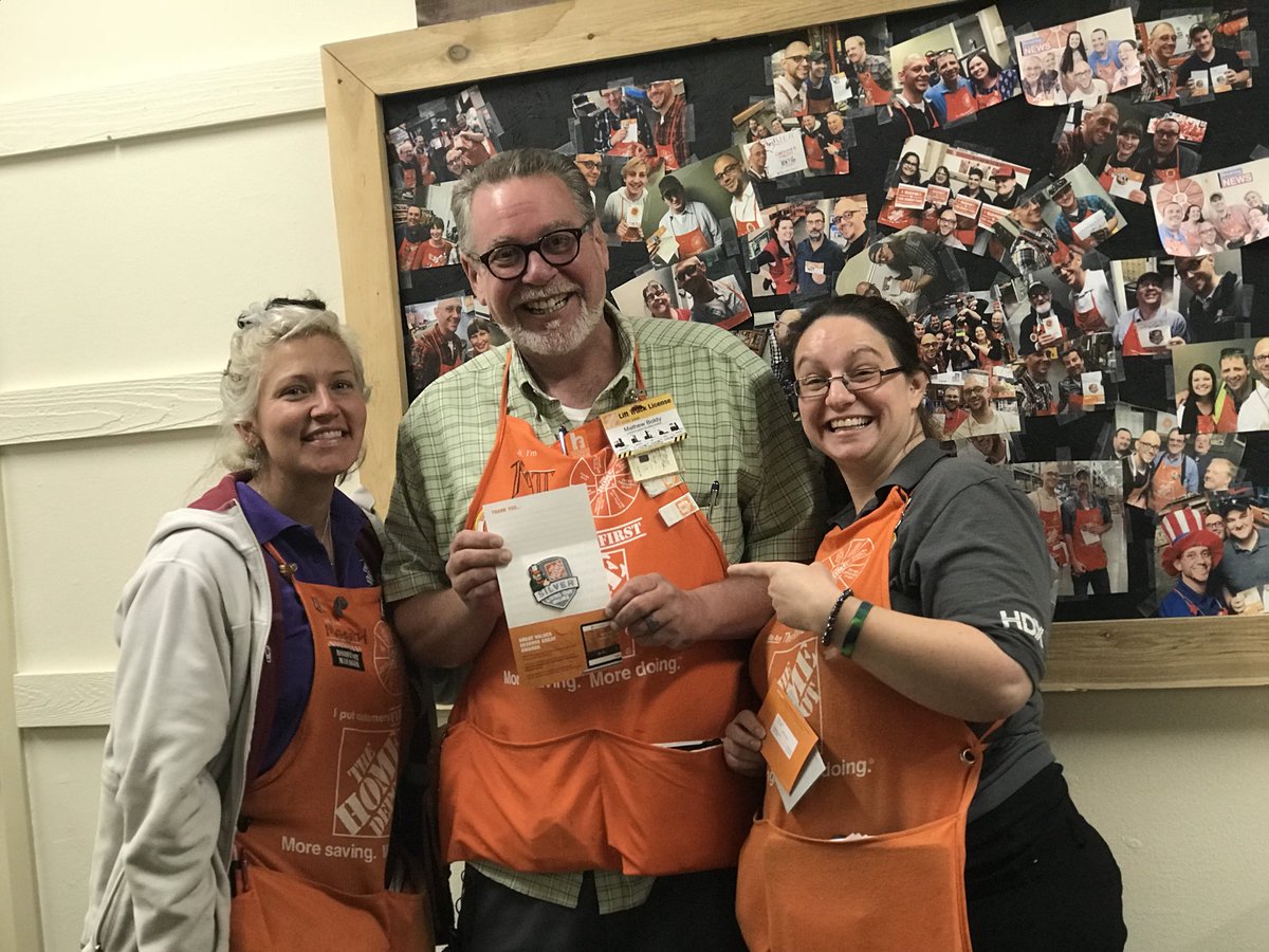 Lauren79Lj's tweet photo. #selfieswithoutCory Great job Matt on your Homer Mile stone we appreciate you @Bozeman_SM https://t.co/u3mFlLAGZm