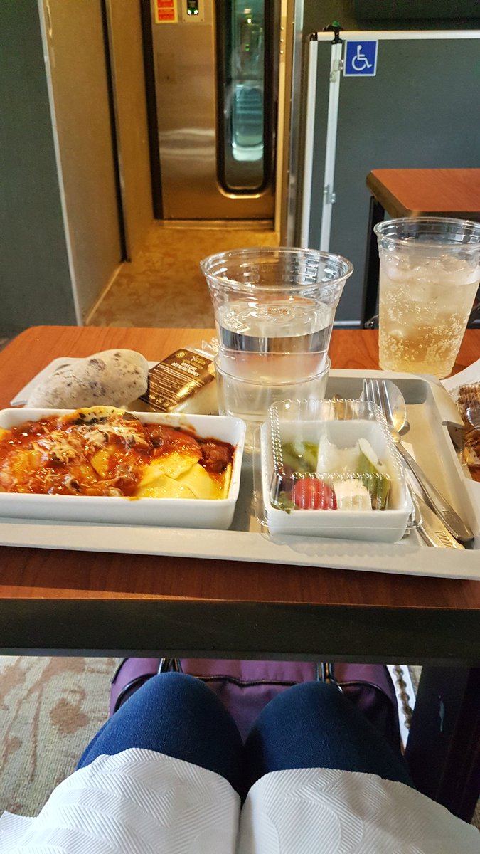 TheRoadtripGirl's tweet photo. Besides struggling to find parking, I'm enjoying my 1st @VIA_Rail experience! 🚂 #offtomontreal https://t.co/oNboPSMKGk
