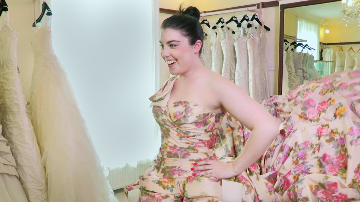 VibrantTV's tweet photo. #YesToTheDress??? https://t.co/lKBxMAMh6L