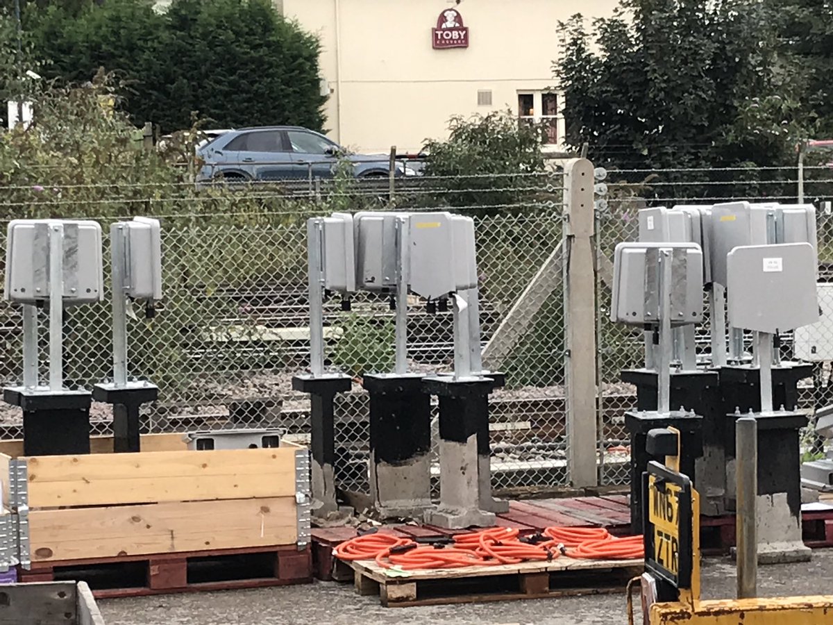 Adam_Salter4's tweet image. The first pieces of the Brighton Main Line jigsaw puzzle are starting to come together at our office. Looking forward to kick-off in a few weeks time! 😀🚈🛠 #BML #BrightonMainLine