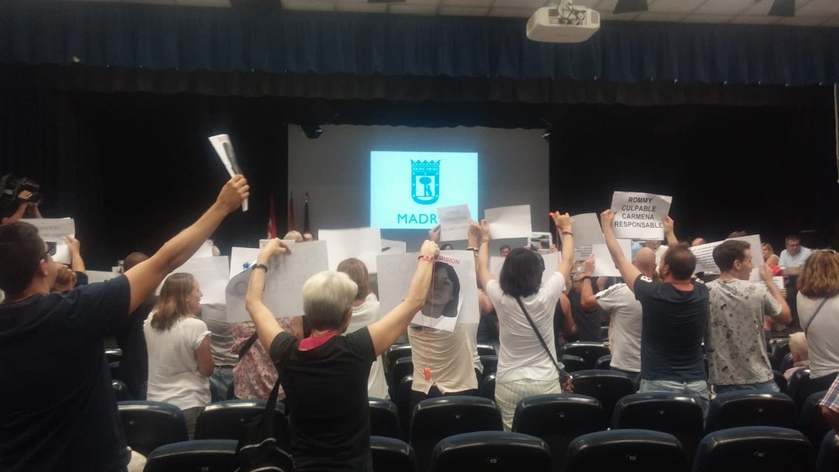 siescuelaremo's tweet image. Somos vecinos, familiares, amigos y usuarios de la Escuela Municipal Todos deben conocer la injusticia situación de @RemoMadridRio Nos unimos a las protestas y quejas de los vecinos GRACIAS POR VUESTRO APOYO #PlenoArganzuela #MadridQuiereRemar #CarmenaEscuchanos