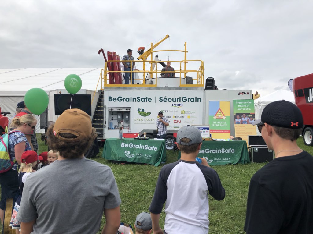 I made sure the kids watched the grain bin entrapment demo at the farmshow.   Only takes 10 min out of your day!  #begrainsafe #COFS