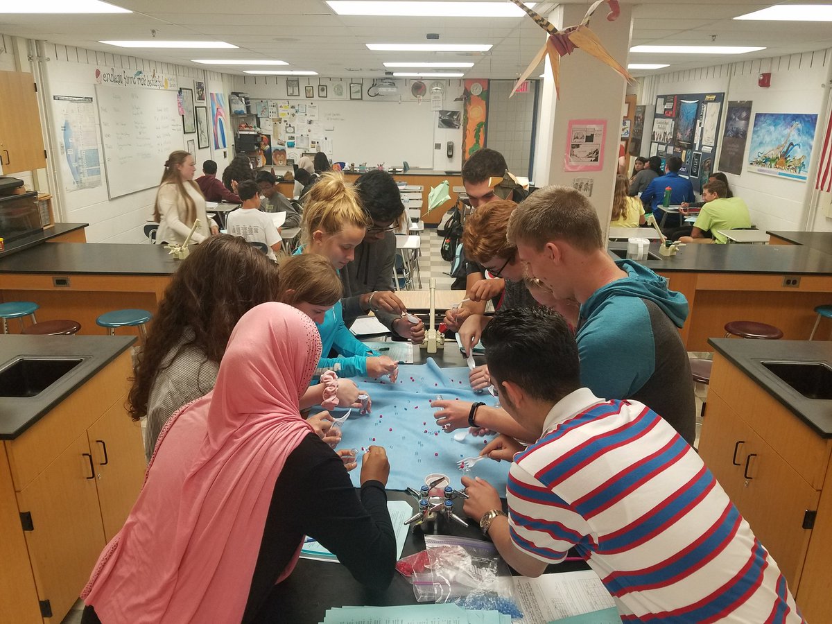 DRamosPHS's tweet photo. Evolution by Natural Selection in Joan Pence's AP Bio class #pcepscience https://t.co/3cqJMeHZ5X