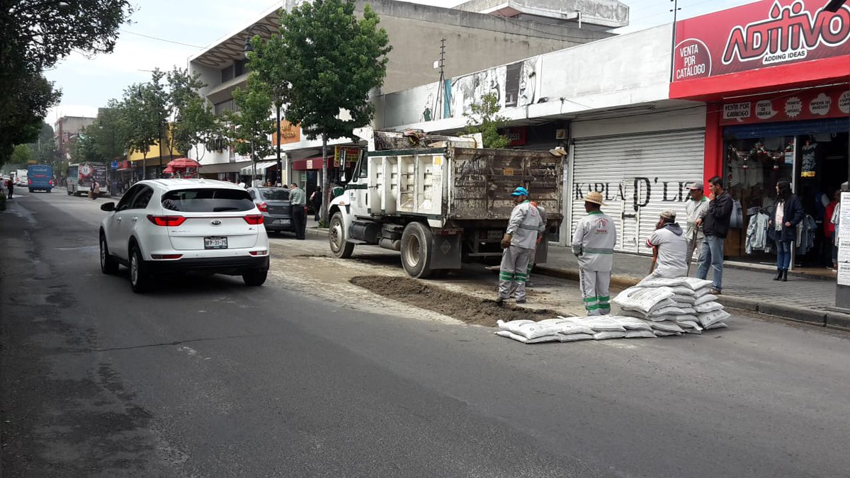 ADNoticiasMex's tweet photo. Corte parcial a la circulación en Avenida Juárez esquina con Morelos, #Toluca, por obras de bacheo. 

Conduce con precaución y considera vías alternas.

#AlertaVialAD https://t.co/CuepdcUQr5