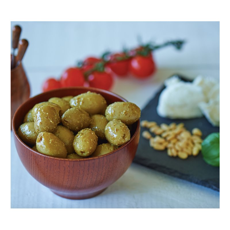 Simple, fresh and delicious. These pesto olives are one of our most popular flavors.  What flavor would you like to see on <a href="/unearthedusa/">unearthed® USA</a> olives?

#keepdiscovering #olives #foodie #newyork #delicious #specialty #snacking