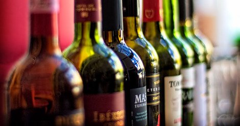 CrustPizzeria's tweet photo. Wine Wednesdays all day! 1/2 off all bottles of wine. https://t.co/xqrnwGyHhM