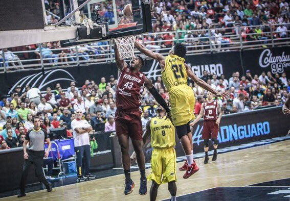 pviola14's tweet photo. Vuelve el Básquetbol, comienza la temporada 2018/19 en @DIRECTVSports. Doble tanda de Eliminatorias #FIBAWCQ este jueves. Primero Venezuela-Islas Vírgenes (producción desde VEN) y más tarde, a las 21.20 ARG, Dominicana-Chile junto a @fedetoral. 🏀🏀🏀 #Básquetbol https://t.co/QTo7h9bUon
