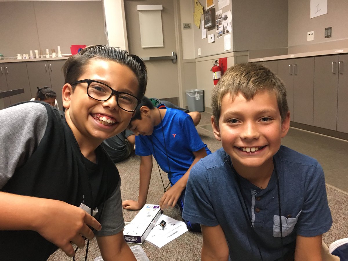 BaggerRaymond's tweet photo. Raymond 5th Grade at STARBASE @Raymond_School @FSDRobotNation #FSDLearns https://t.co/4fN5PUyygb