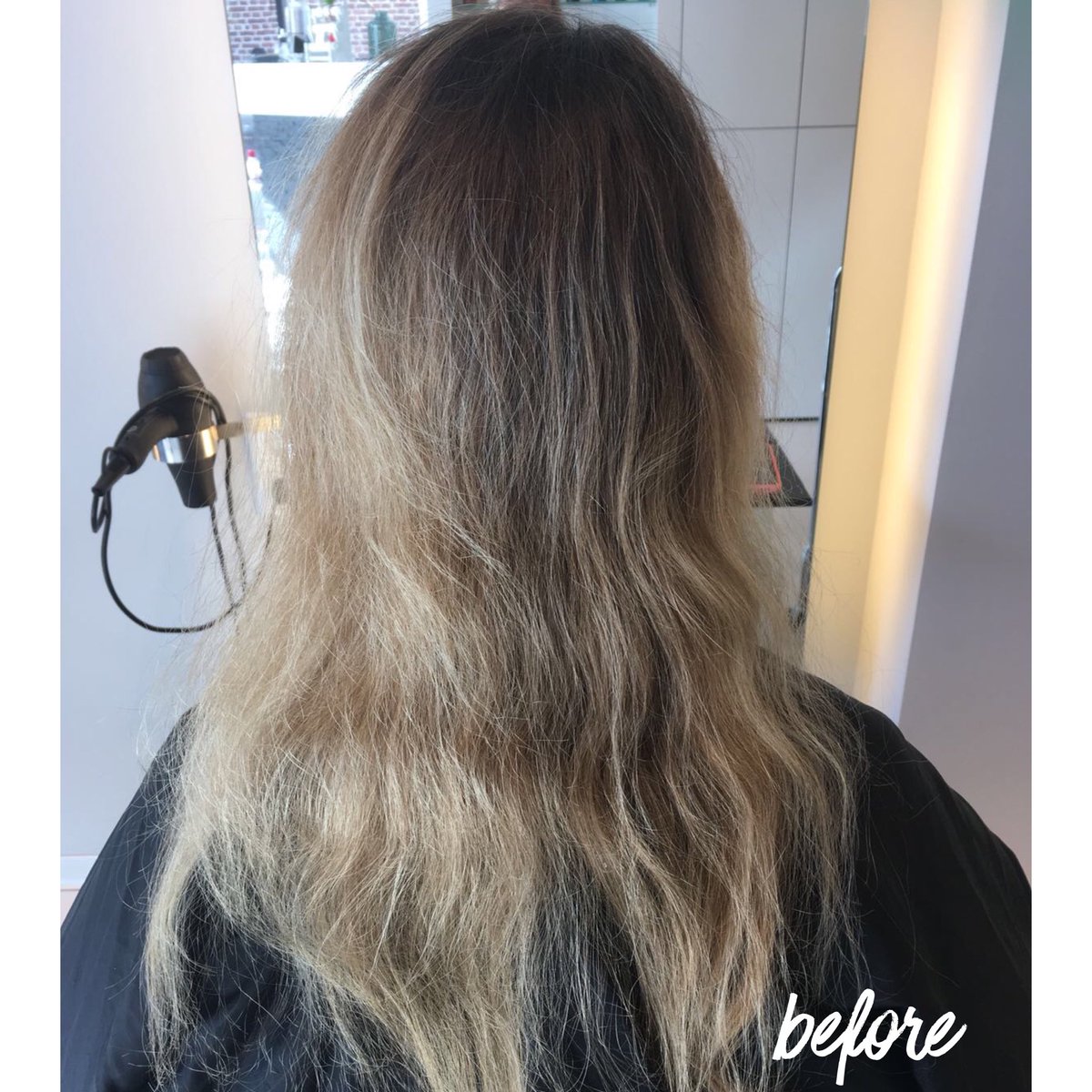 Your hairdresser loves your hair 😍 Swipe for the before after transformation . . .
credit: Sharon👌🏼#angelihairstyling #hair #haircolor #lanza #lanzalove #donewithlanza #healinghaircare #healthyhair #hairdressersmagic 📍 #bennekom Dorpsstraat 47-A 0318-830330