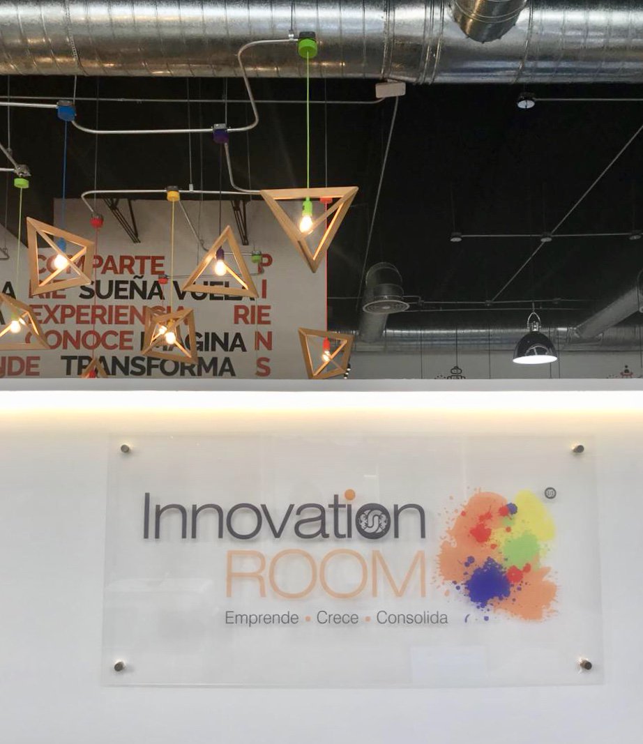 toorangemx's tweet photo. En #toorange nos encanta ser parte de espacios que fomentan la creatividad. 🗯️
Hoy estamos en #Guadalajara, en el #InnovationRoom de la @CamaradeCom_GDL, dando un #taller creativo. ⚡️ https://t.co/2do4XFQcBS