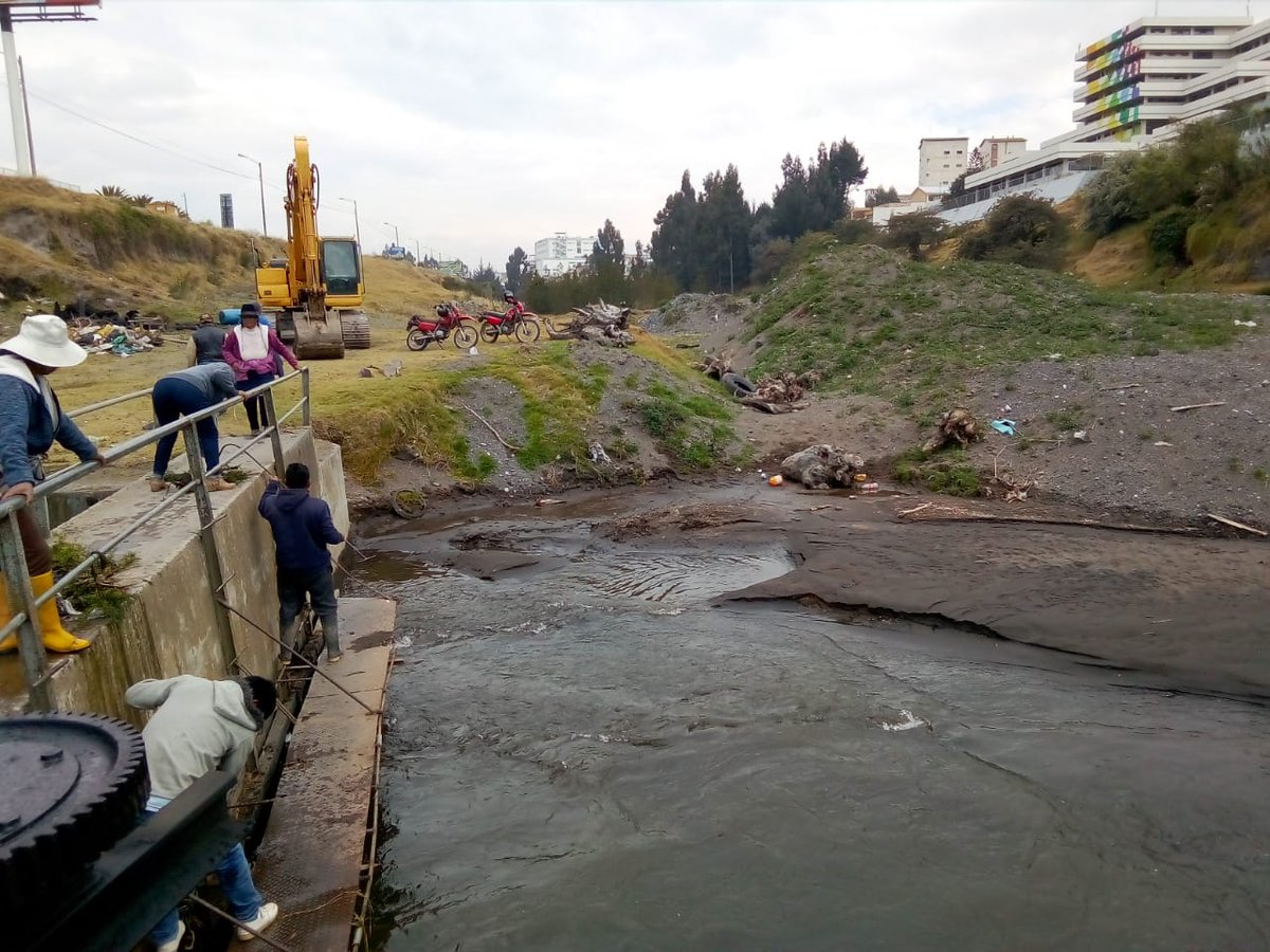 EmpresaaguaEc's tweet photo. #EPAinforma | Se realizan trabajos limpieza y mantenimiento en la Bocatoma del Río Cutuchi, del Sistema de Riego Latacunga-Salcedo-Ambato.
💧Dotamos de agua para riego a más 15.000 habitantes de Cotopaxi y Tungurahua.
#AguaParaTodos https://t.co/EnUOqV4E5e