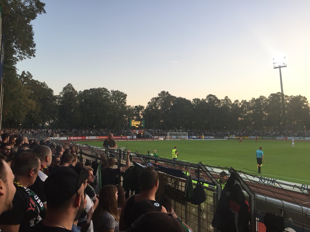 PeakyBlinders05's tweet photo. #schnüdel #fickers #fwk #würzburgistblau https://t.co/Fsi6rul7BP