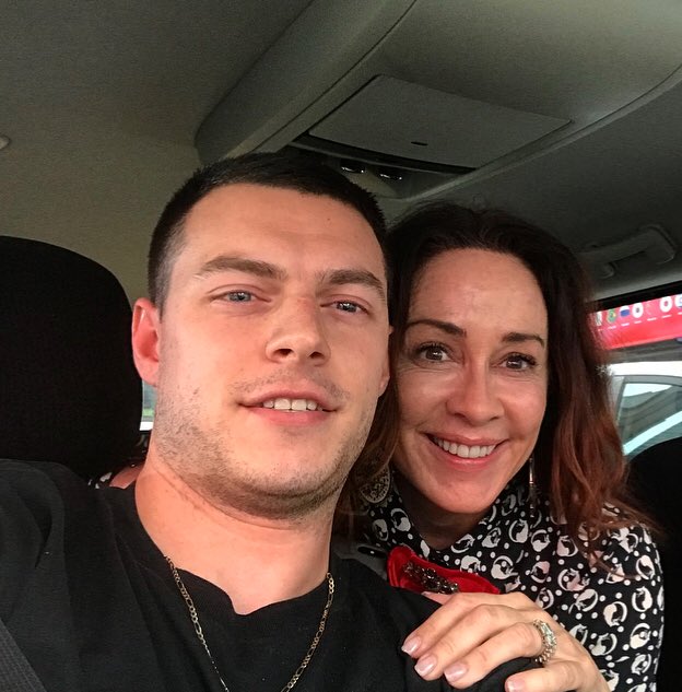 Hey Deb good hangin and talkin the biz <a href="/PatriciaHeaton/">Patricia Heaton</a>