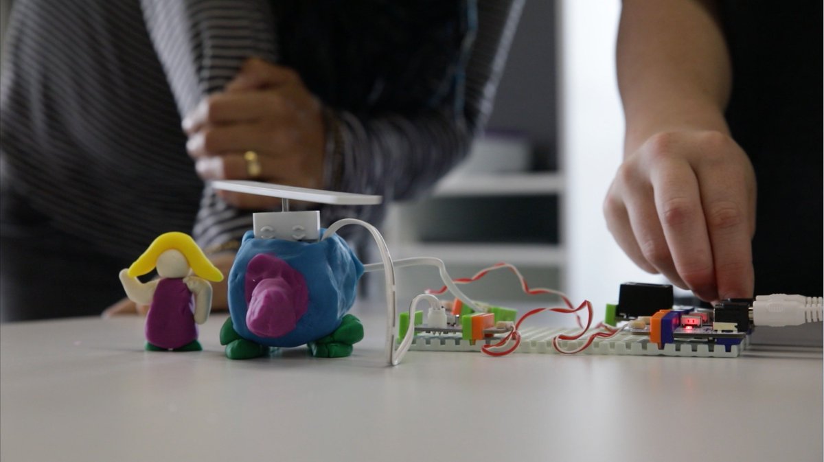 puppoperfumo's tweet photo. #Littlebits and #squishycircuits to develop creativity, communication and collaboration skills, and we learned abut electricity too! #FDRFabLab because #FDRrocks #Parents3.0 https://t.co/J5gpwb2trX