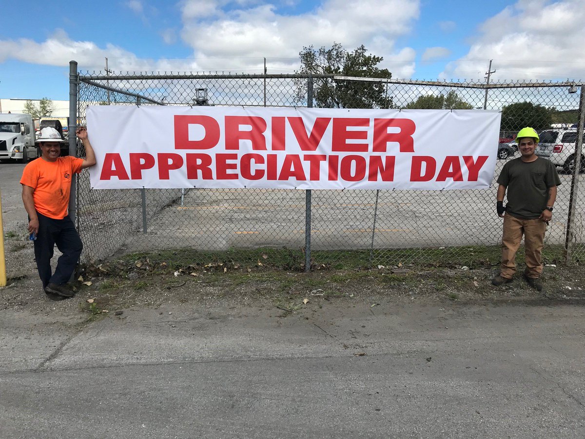 ZekelmanInd's tweet photo. #AtlasTube Mill in Chicago, IL is serving up our #TruckDrivers right during lunch time with the help of Lynnie Ques' #BBQ #FoodTruck! #ThankADriver #TruckDriverAppreciation #ZekelmanIndustries #Chicago https://t.co/vb6QdhWrc0
